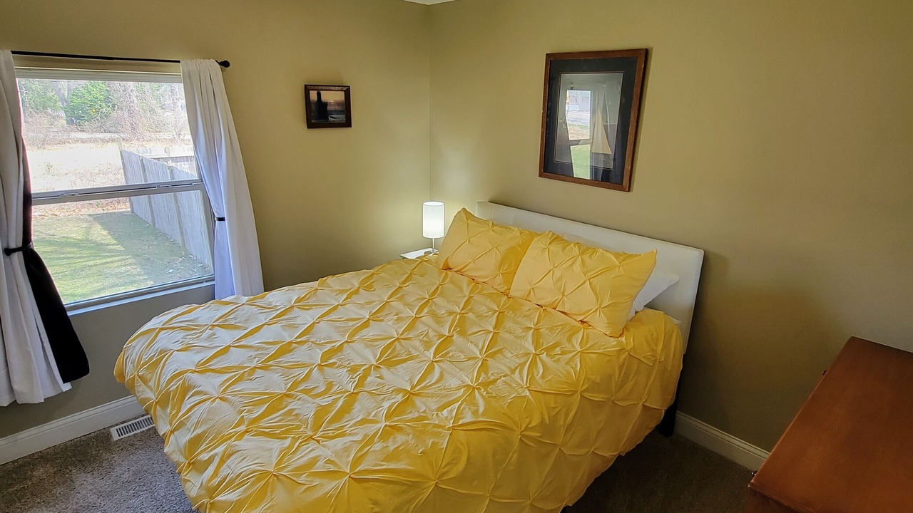 Photo of Bedroom in Town of Pines