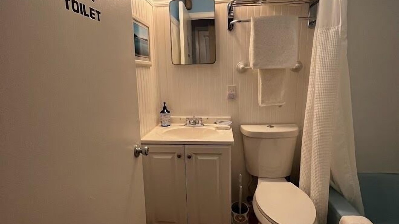Photo of Bathroom in Munising