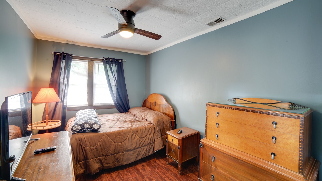 Photo of Bedroom in Niles