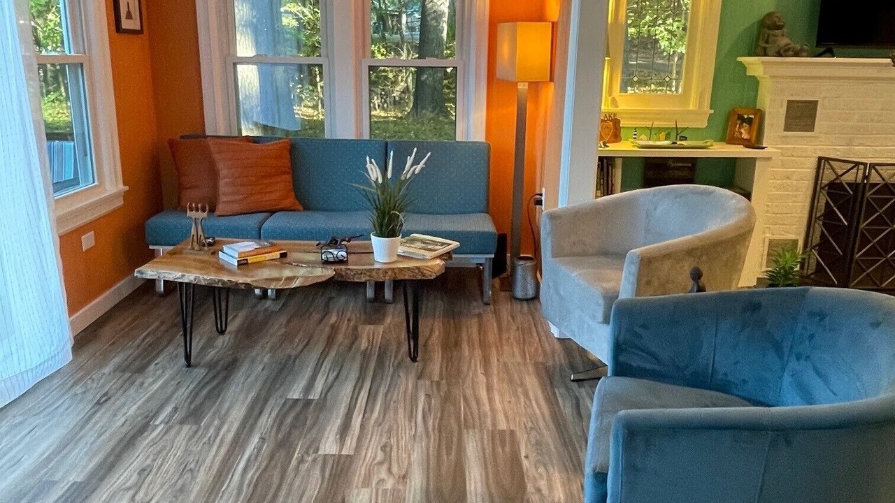 Photo of Livingroom in Delton