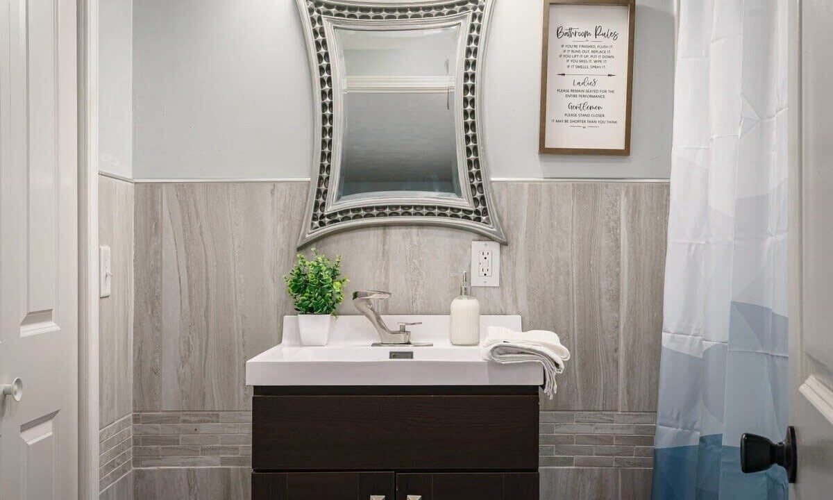Photo of Bathroom in Roseland