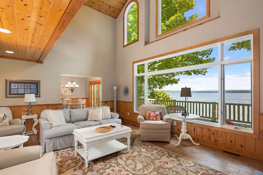 Photo of Livingroom in Kewadin