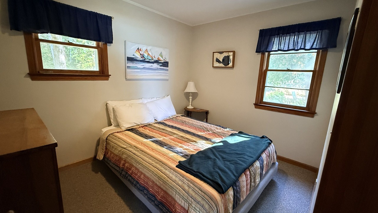 Photo of Bedroom in Maple City