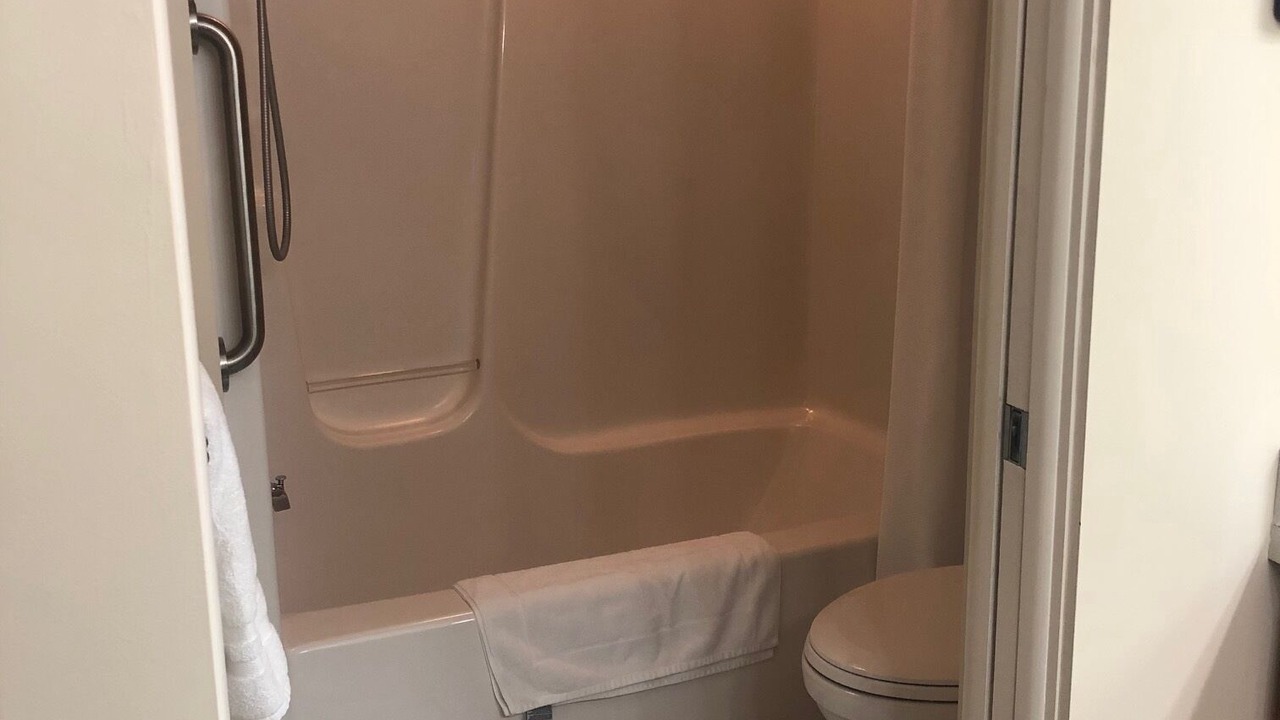 Photo of Bathroom in Maple City