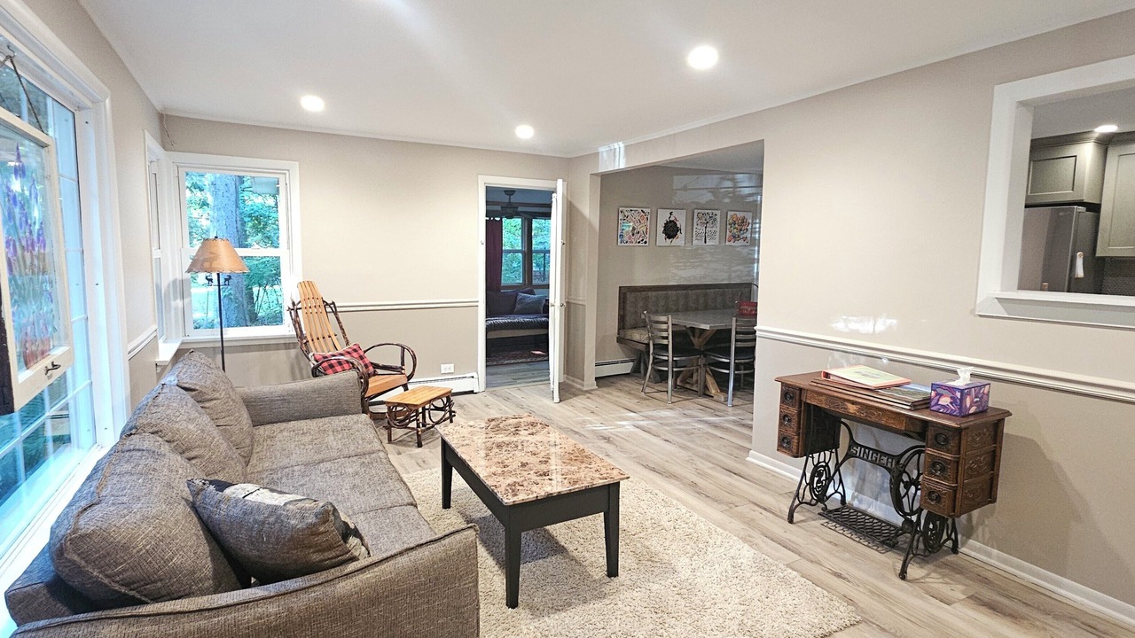 Photo of Livingroom in Shorewood-Tower Hills-Harbert