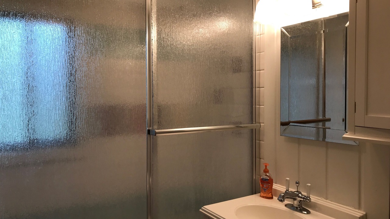Photo of Bathroom in Levering