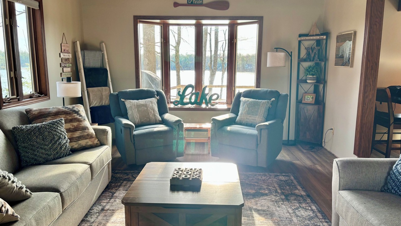 Photo of Livingroom in Lake Arrowhead