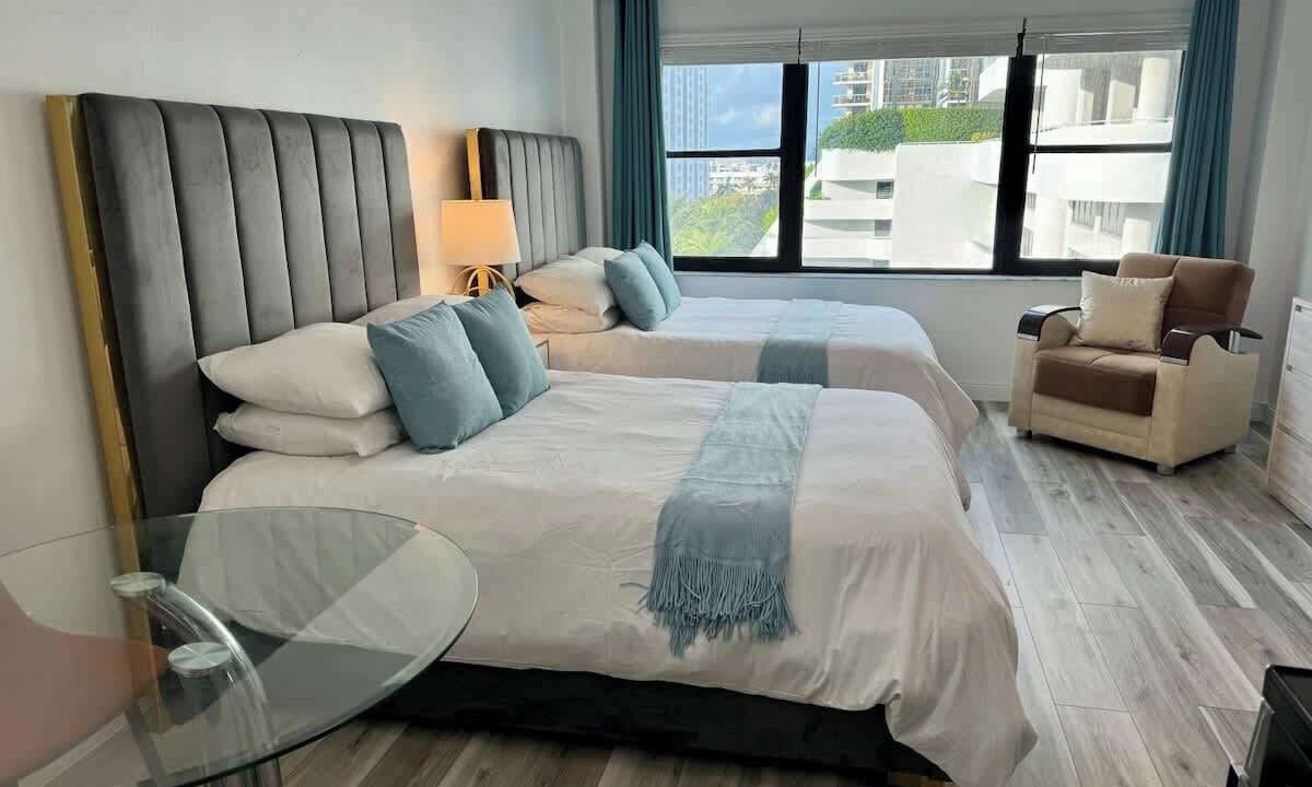Photo of Bedroom in Mid Beach