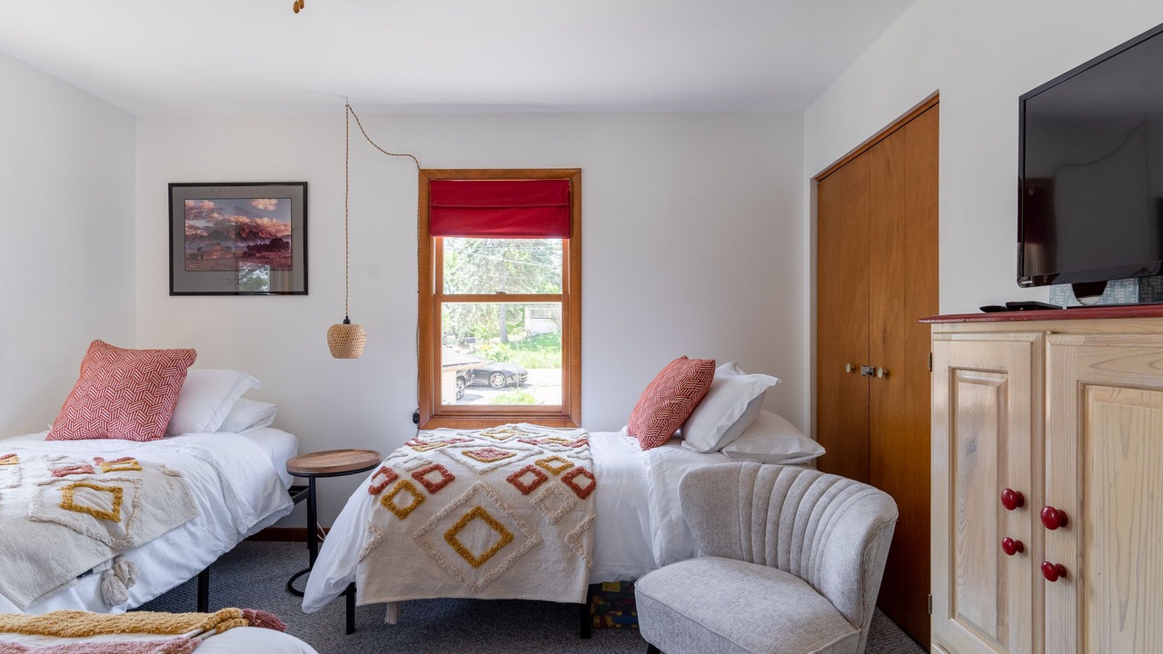 Photo of Bedroom in Lake Shangrila