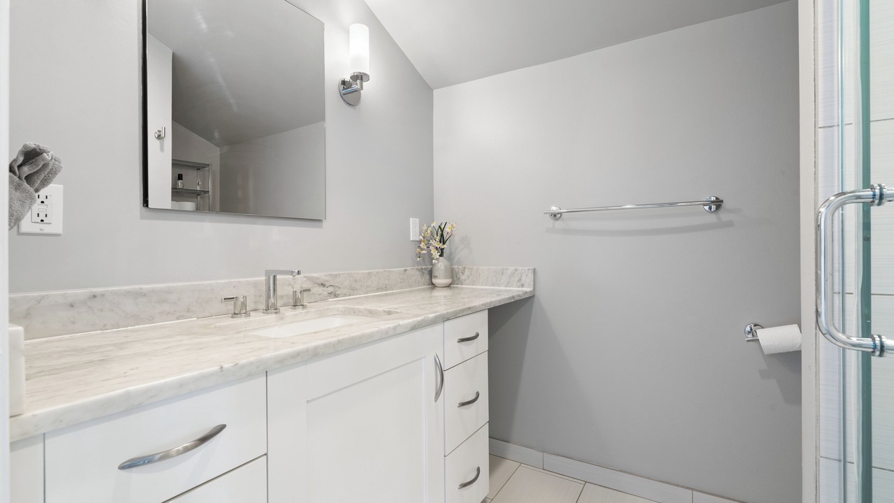 Photo of Bathroom in Lakeview