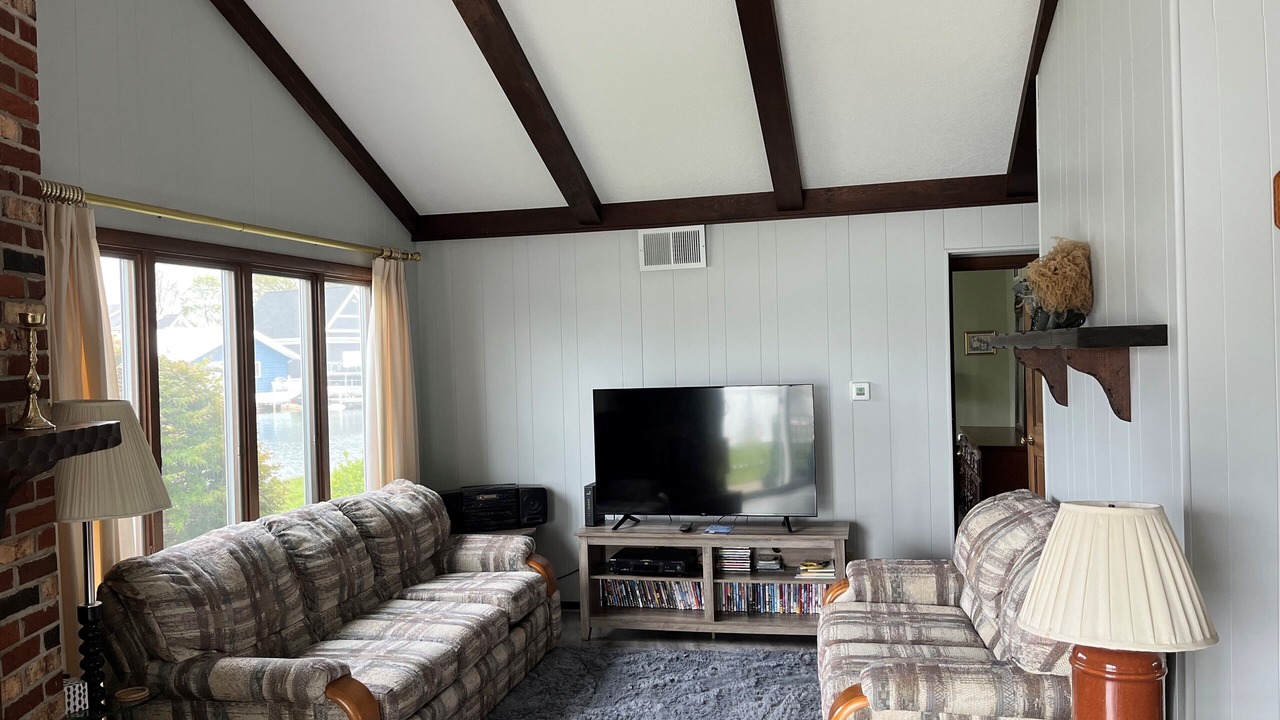 Photo of Livingroom in Enchanted Hills