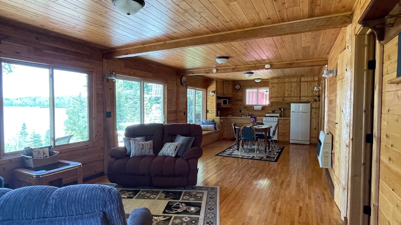 Photo of Livingroom in Crystal Falls
