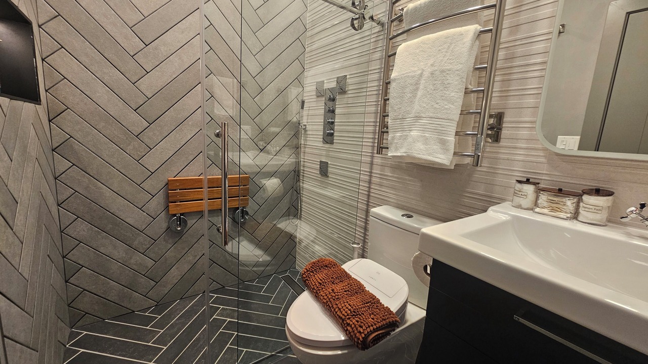 Photo of Bathroom in Wrigleyville