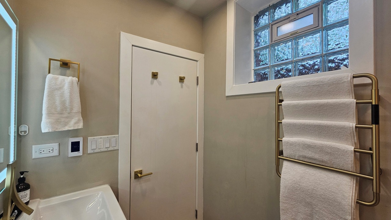 Photo of Bathroom in Wrigleyville