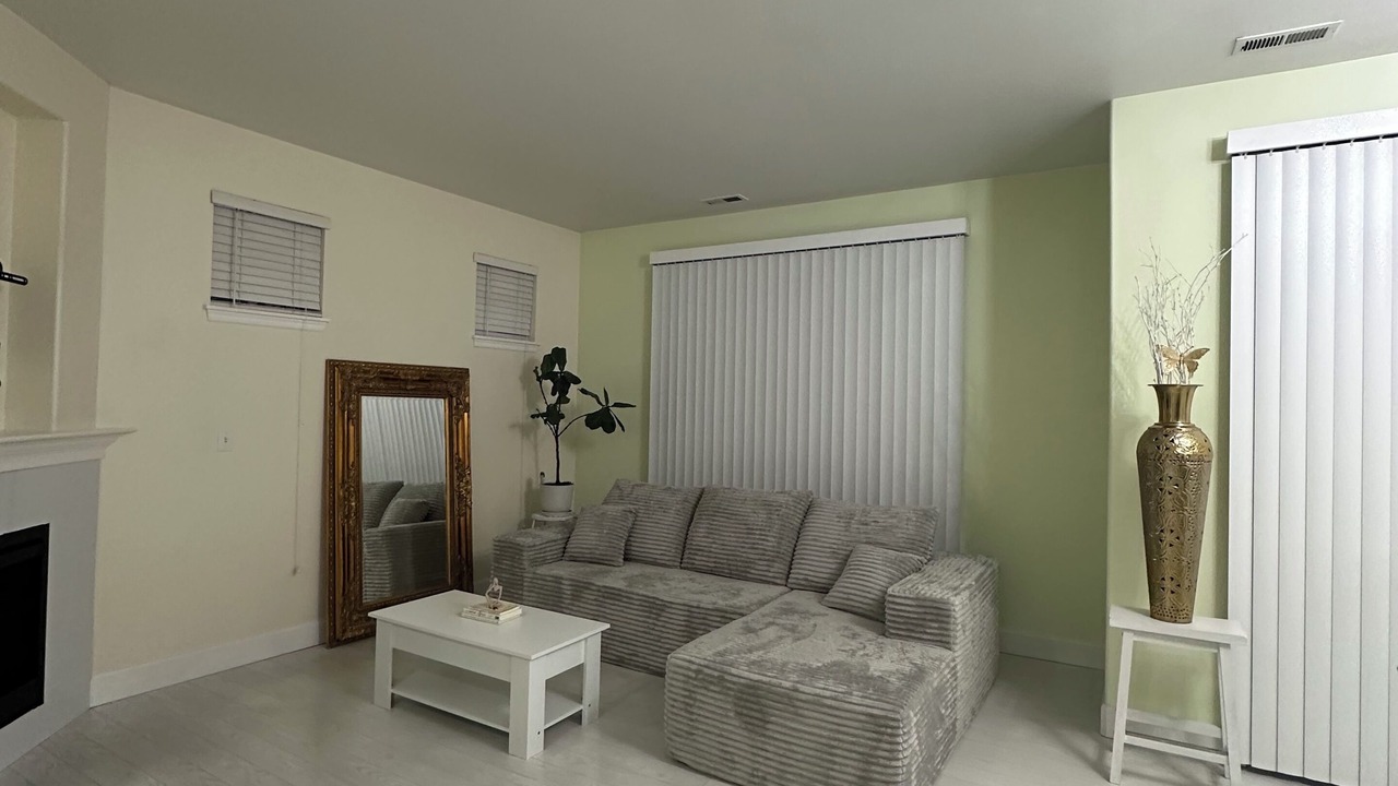 Photo of Livingroom in Mill Creek