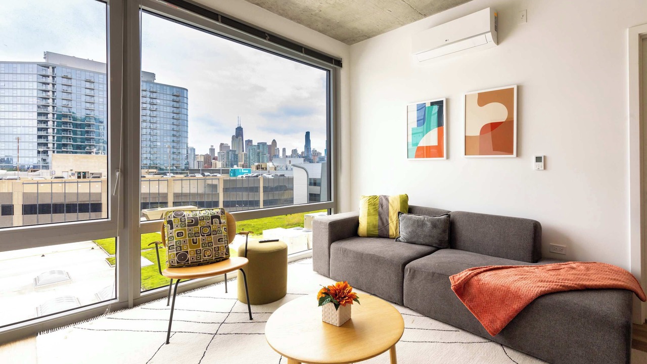Photo of Livingroom in River North
