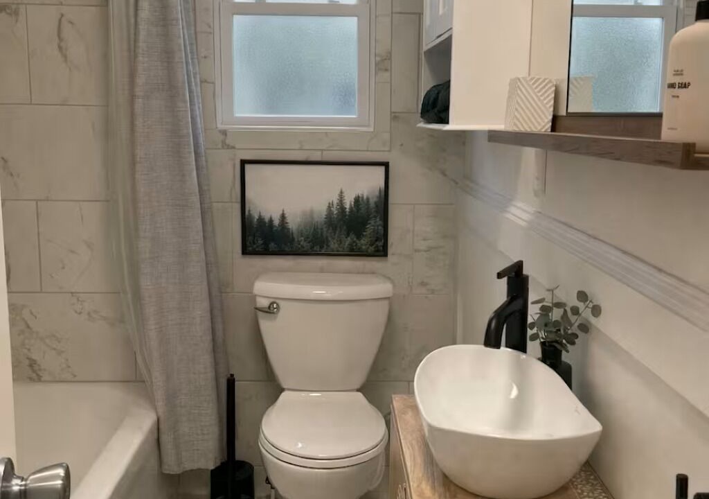 Photo of Bathroom in Town of Pines