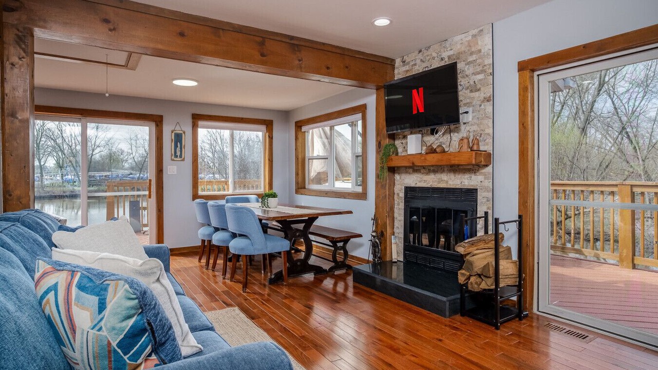Photo of Livingroom in Pistakee Highlands