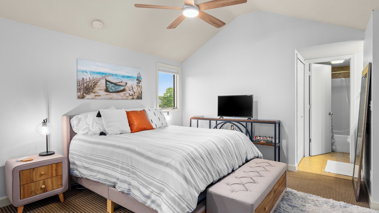 Photo of Bedroom in Acme