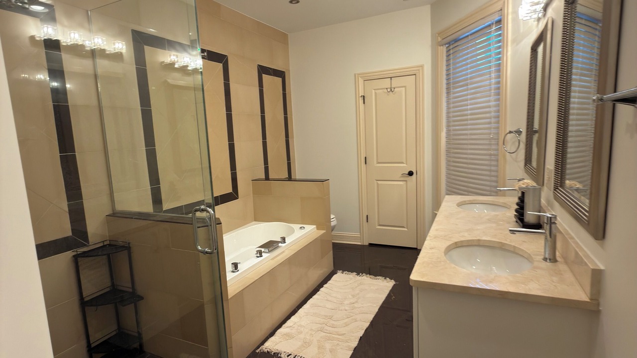 Photo of Bathroom in Grand Boulevard