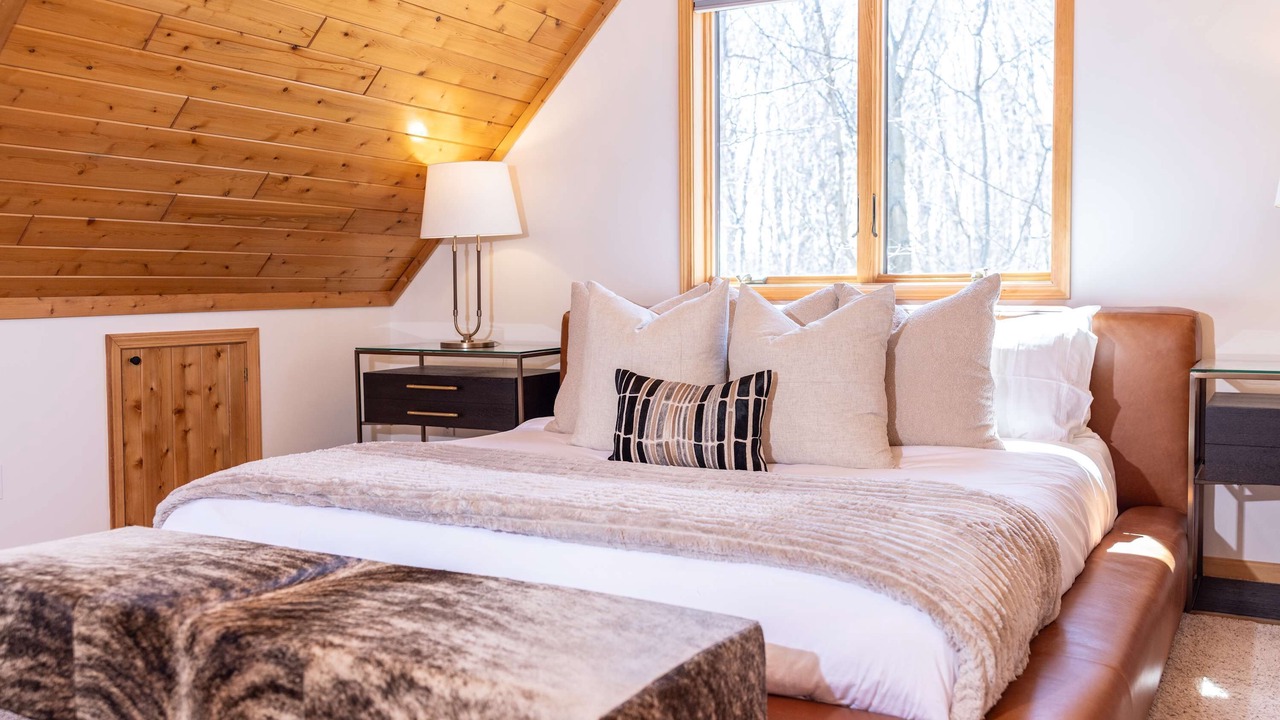 Photo of Bedroom in Acme