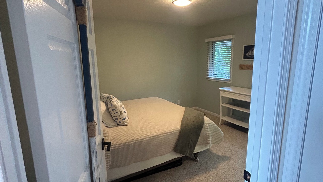 Photo of Bedroom in Sister Lakes
