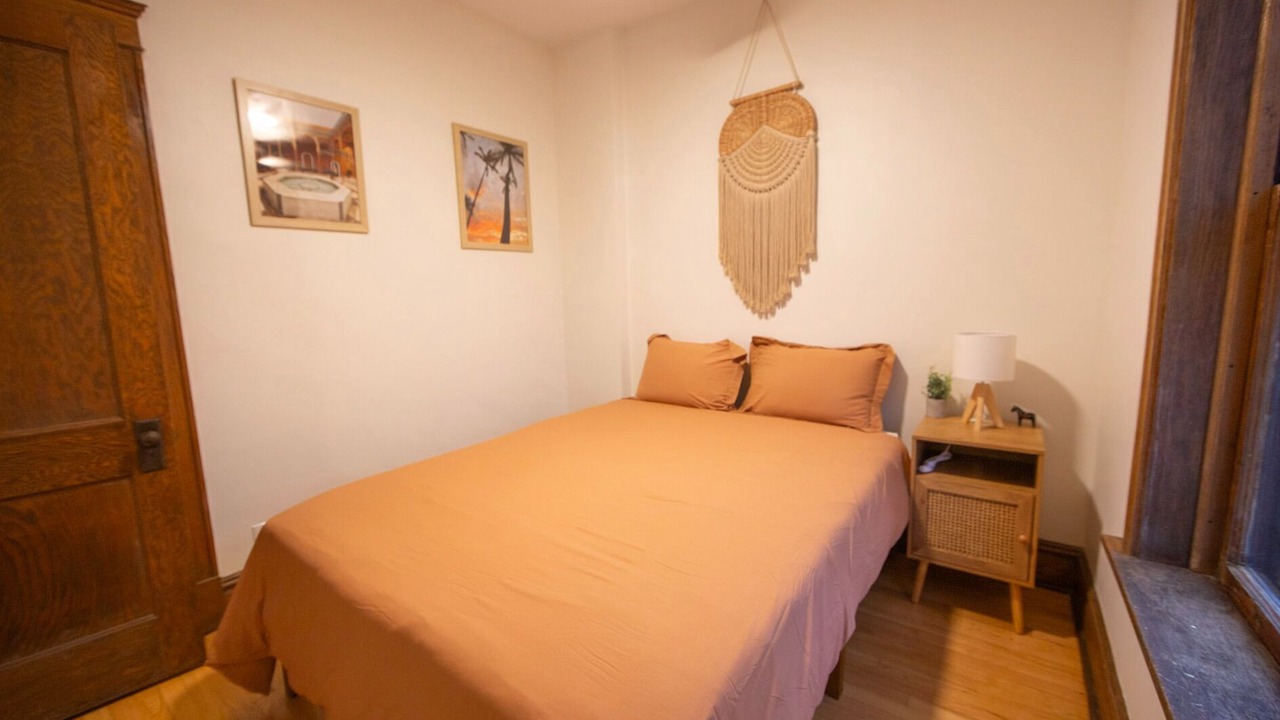 Photo of Bedroom in Rogers Park