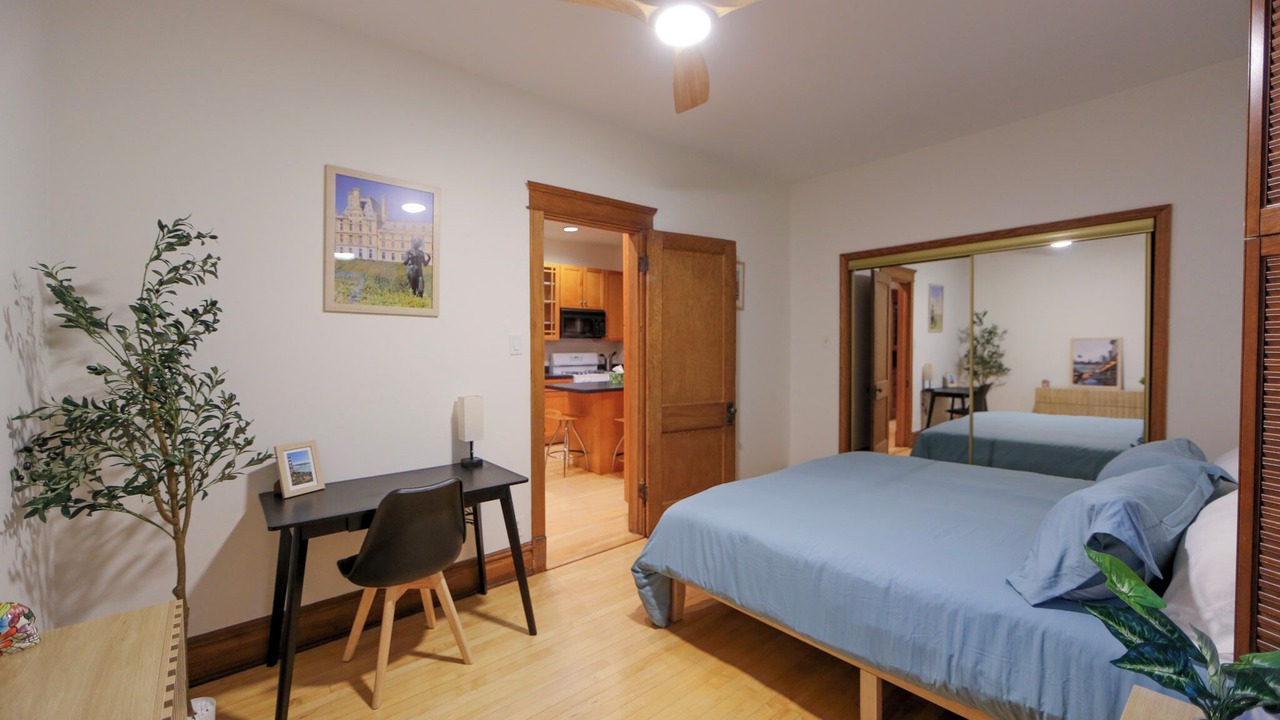 Photo of Bedroom in Rogers Park