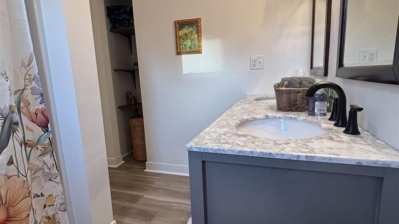 Photo of Bathroom in Town of Pines