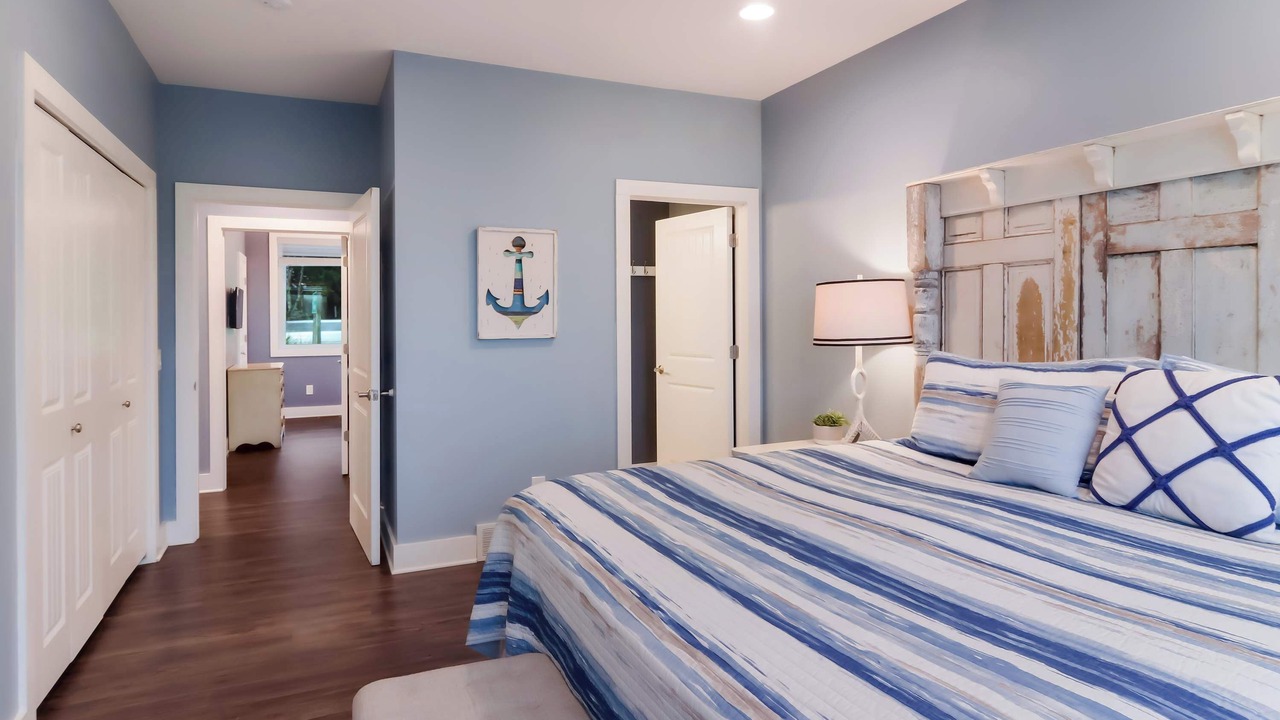 Photo of Bedroom in Maple City