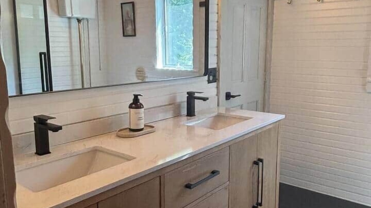 Photo of Bathroom in Ionia