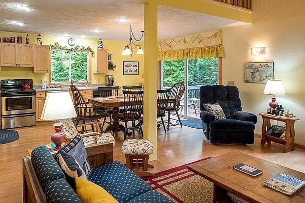 Photo of Livingroom in Beaver Island