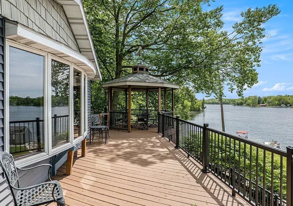 Photo of Patio Balcony in Six Lakes