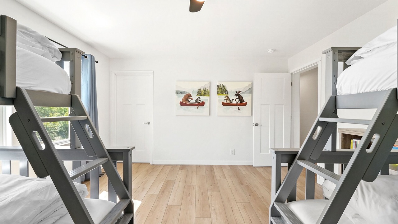 Photo of Bedroom in Maple City