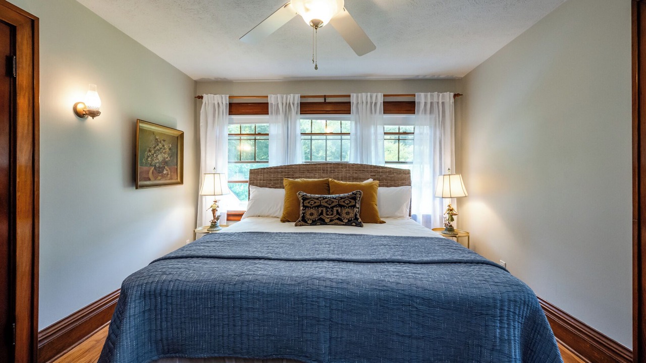 Photo of Bedroom in Lakeside