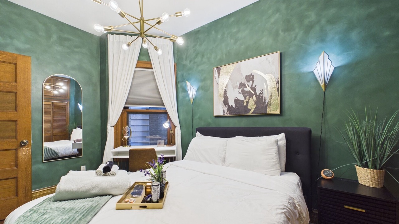 Photo of Bedroom in Lakeview