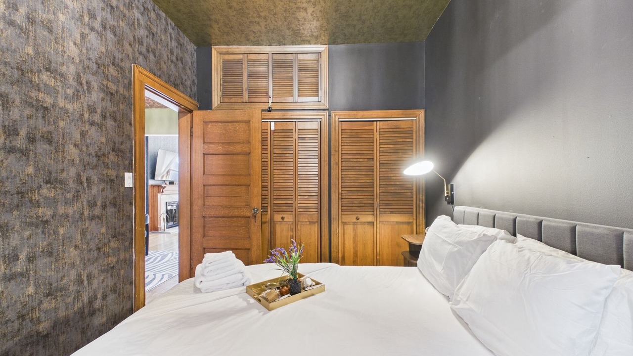 Photo of Bedroom in Lakeview