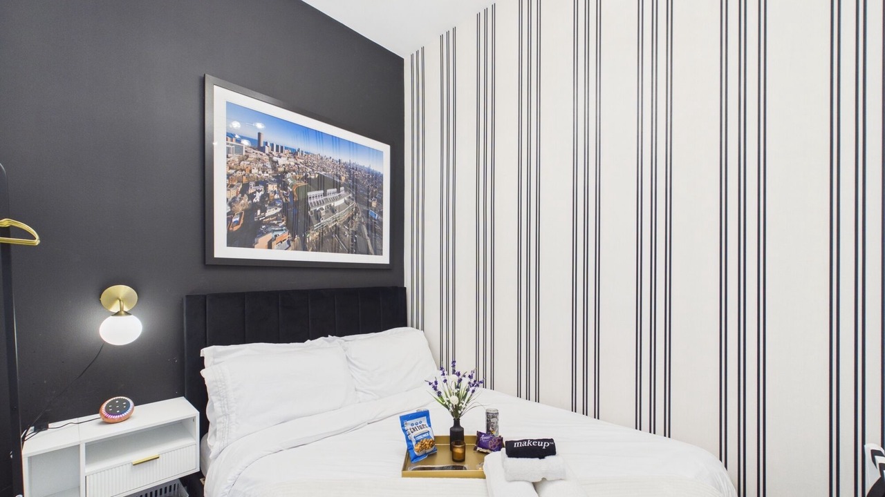 Photo of Bedroom in Lakeview