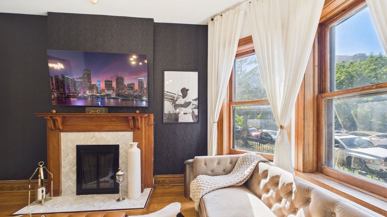 Photo of Livingroom in Lakeview