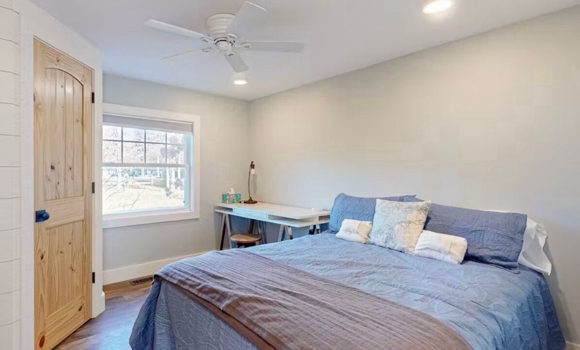 Photo of Bedroom in Maple City