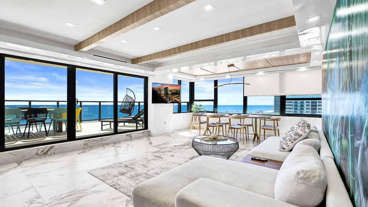 Photo of Livingroom in Mid Beach