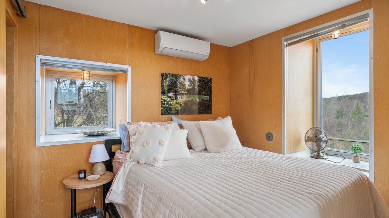 Photo of Bedroom in Northport