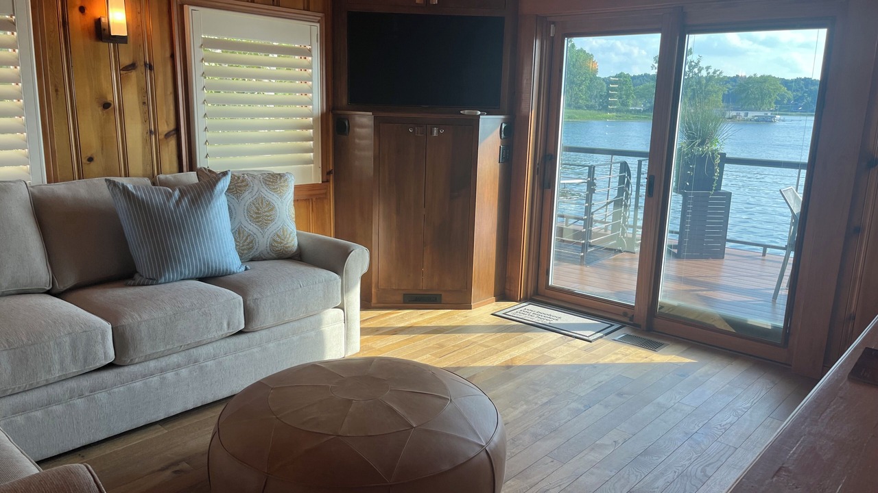Photo of Livingroom in Lake James
