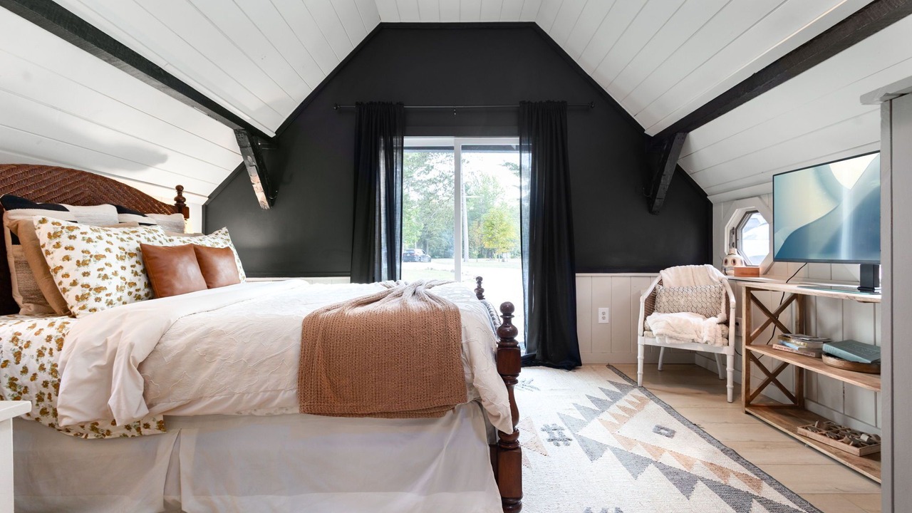 Photo of Bedroom in Niles