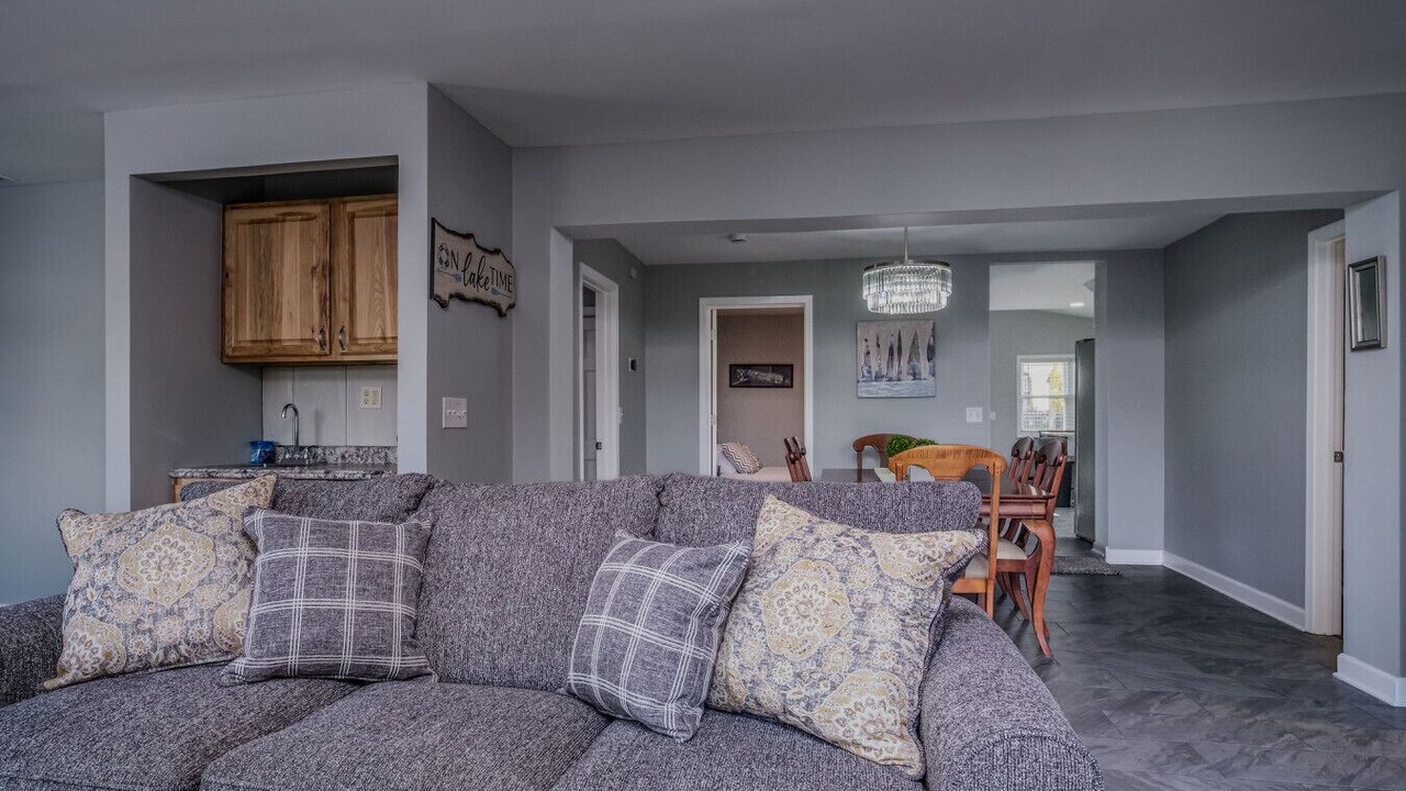 Photo of Livingroom in McHenry
