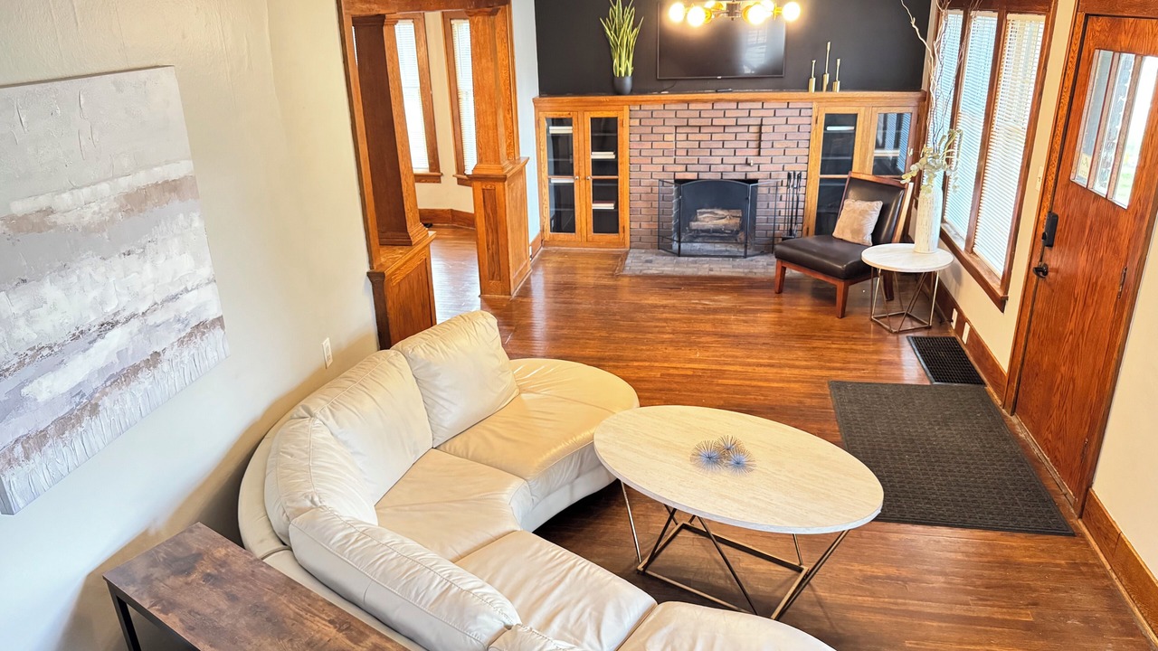 Photo of Livingroom in Flint