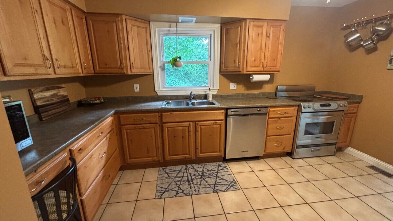 Photo of Kitchen in Town of Pines