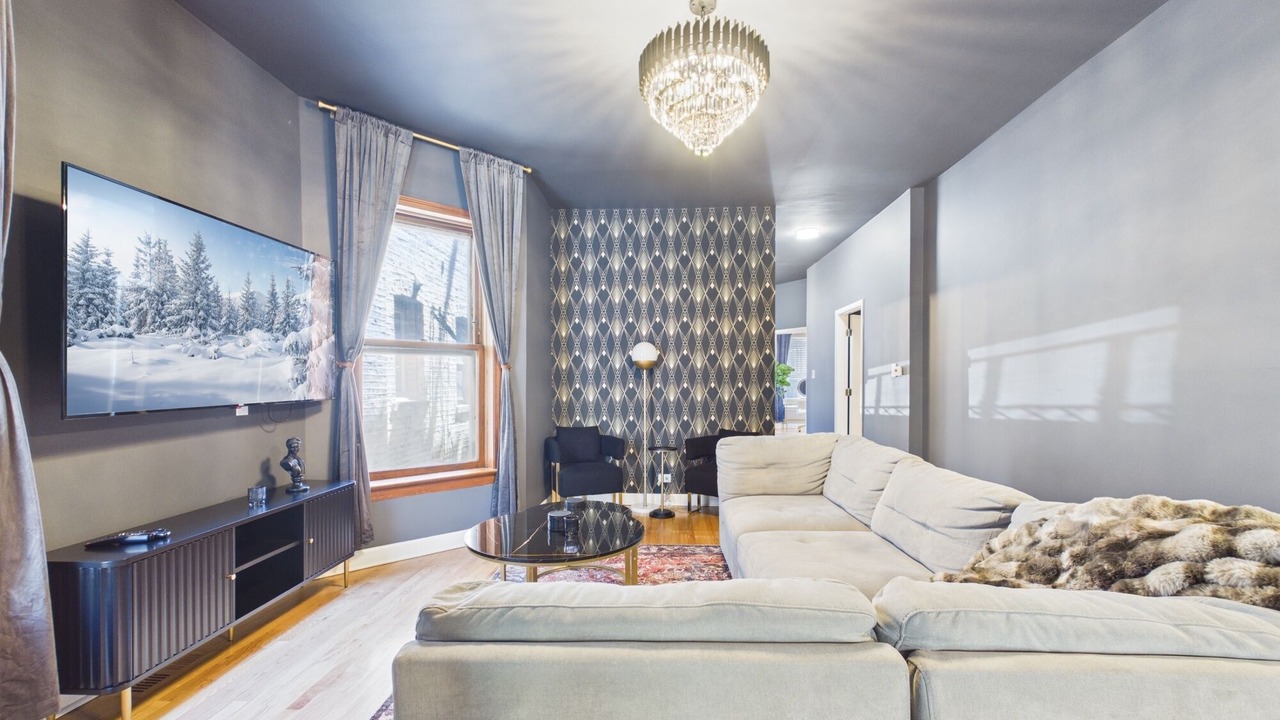 Photo of Livingroom in Wrigleyville