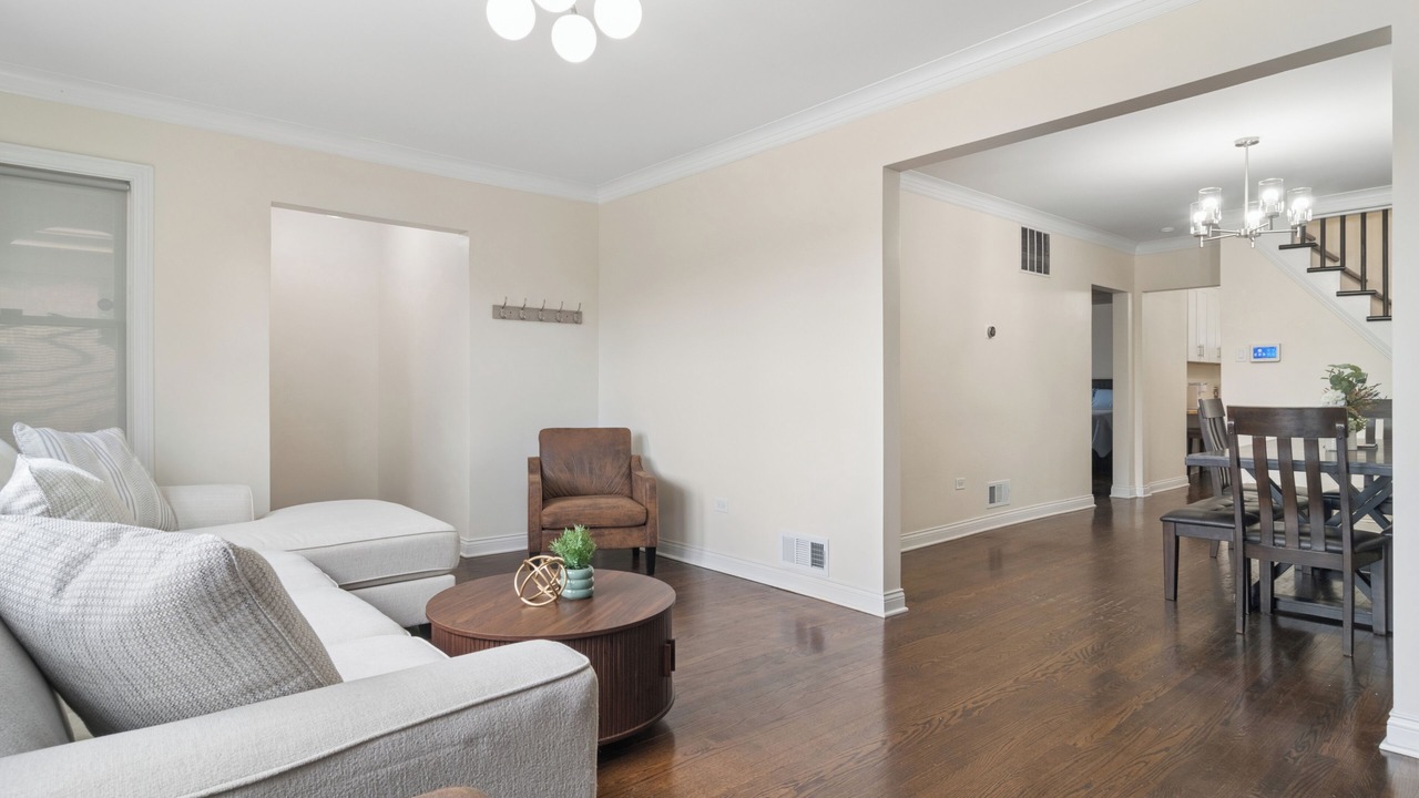 Photo of Livingroom in Norwood Park East
