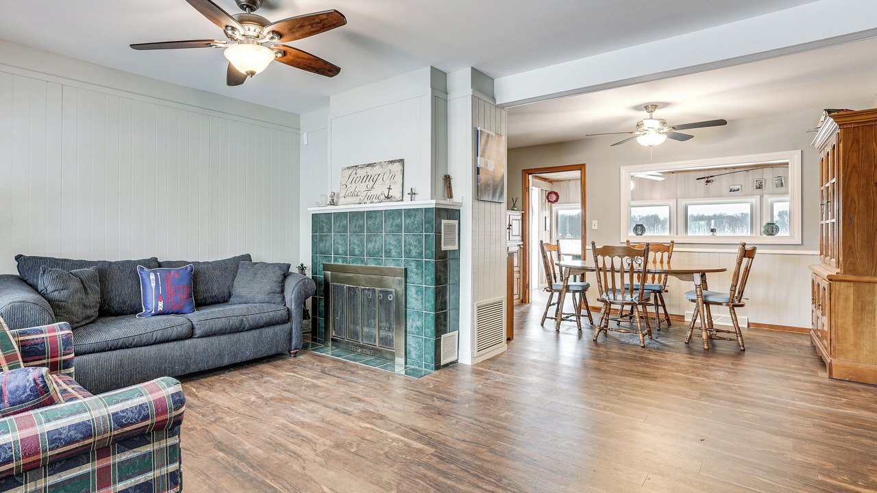 Photo of Livingroom in Paw Paw
